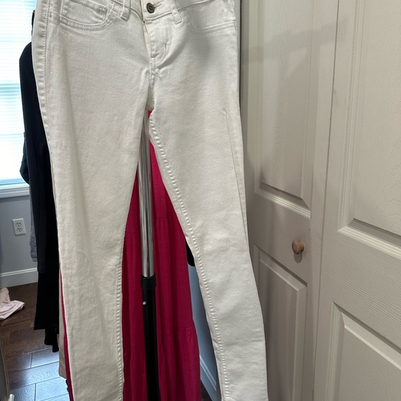 Hollister - Picture 2 of 5